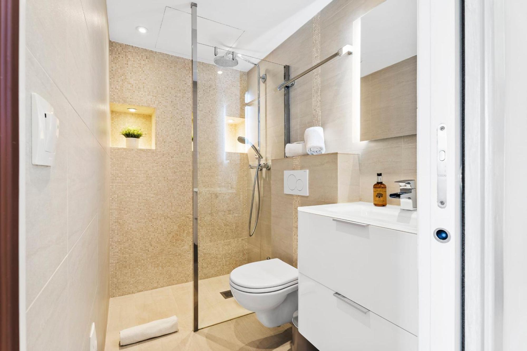 Downtown Modern 1-br Appartement Cannes