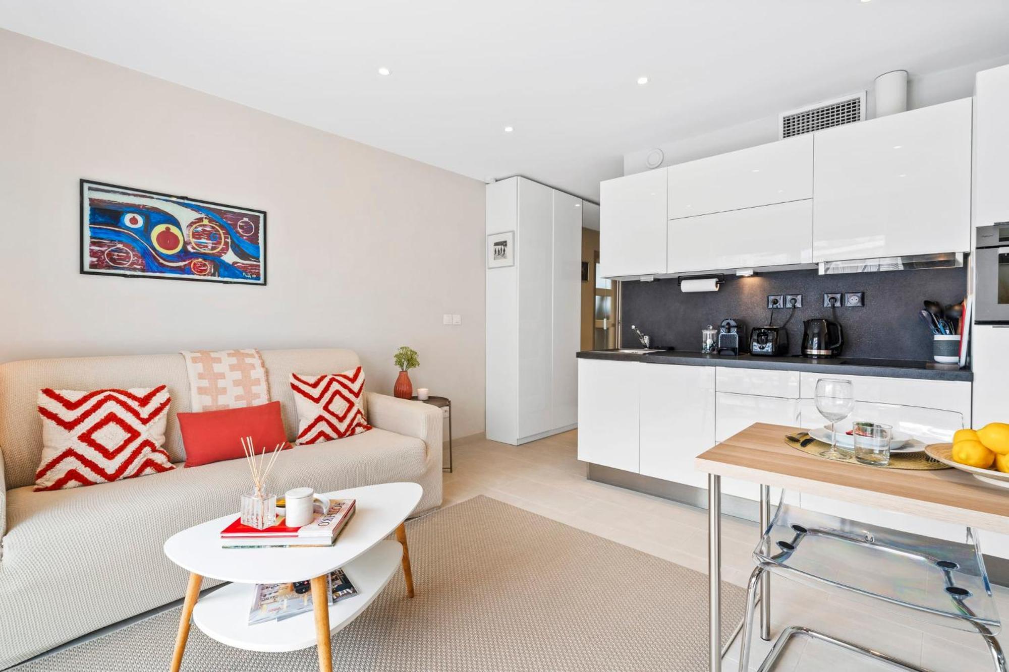 Downtown Modern 1-br Cannes